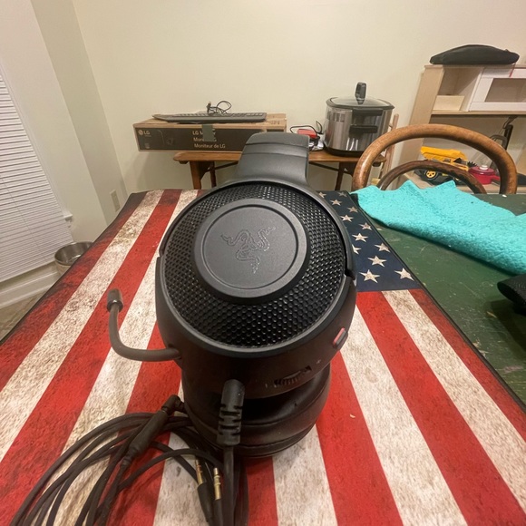 Full Set PC Custom PC Monitor Keyboard And Headset - Picture 9 of 15